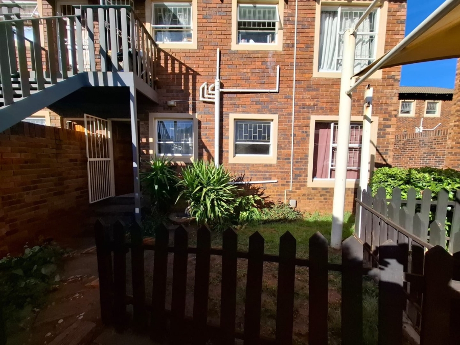 2 Bedroom Property for Sale in Langenhovenpark Free State